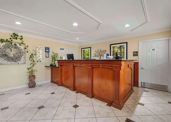 Best Western Pineywoods Inn